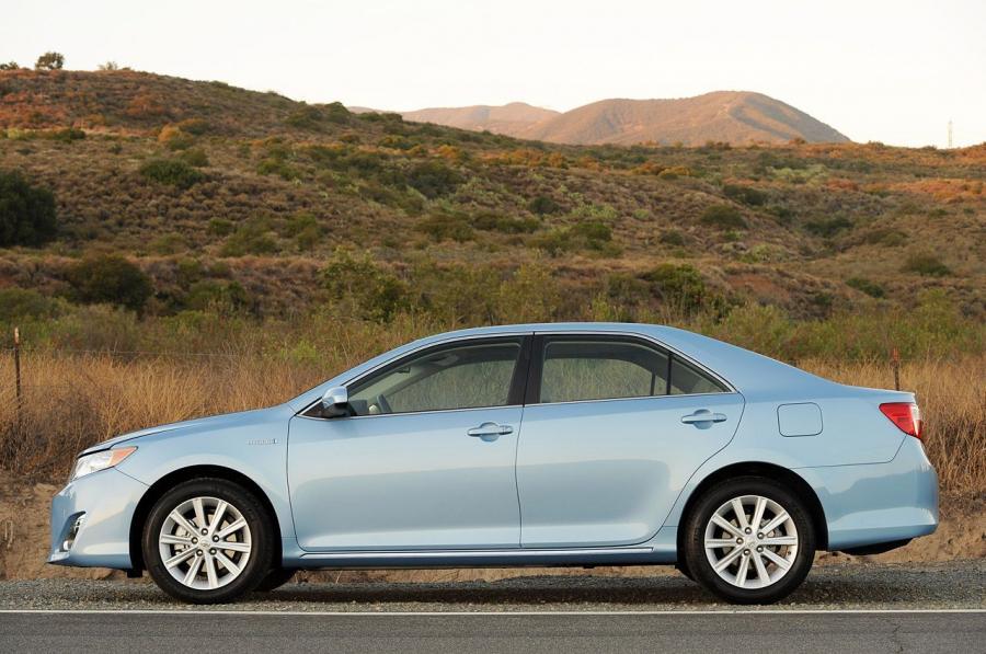  Toyota Camry Hybrid 2013 года  (фото 12 из 45)